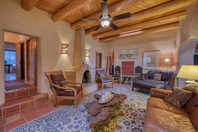 Image de Alfred’s Hacienda & Casita: dog-friendly retreat w\/ hot tub & 4 kiva fireplaces