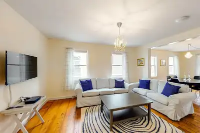 Image de First-floor condo with shared laundry - steps to ski bus pickup, walk to dining