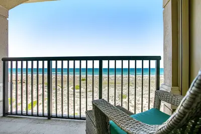 Image de Tranquil coastal home with ocean views, beach access, balcony & shared pool