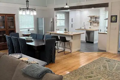 Image de Historic dance hall now spacious 4-bedroom 2. 5 bath bordering Acadia Nat’l Park