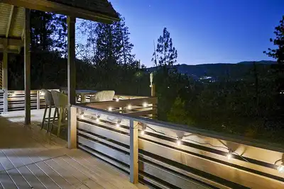 Image de Friends & Family Chalet Cabin Made 4 Memories New