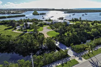 Image de Beautiful Sanctuary Private Island Connected By Bridge To Key West