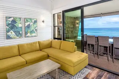 Image de Modern-rustic beach renovation. Direct oceanfront views!
