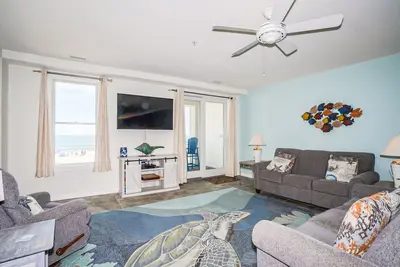 Image de Beachfront condo with 2 oceanfront balconies, W/D, pool, & gym