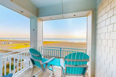 Image de Oceanfront condo with 2 balconies, beach views, W/D & pool & gym