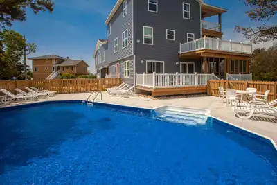 Image de Waterfront home on a bay canal with private pool, foosball, Ping-Pong, fast WiFi