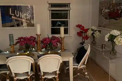 Image de Charming beach house on the coveted Gerard Drive. Right on the beach