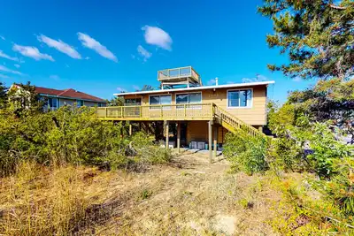 Image de Remodeled, ocean view home with rooftop deck & fast WiFi - dog-friendly