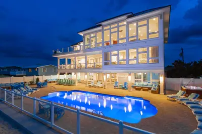 Image de Oceanfront home with regulation pickleball, indoor/outdoor pool, hot tub & gym