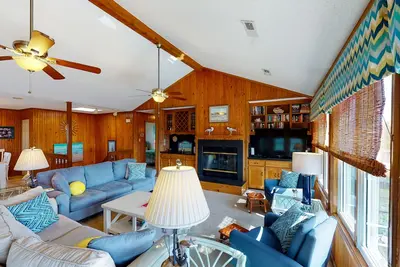 Image de Oceanside retreat with private tennis/pickleball court, easy beach access & Ac