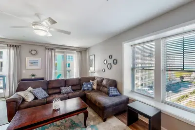 Image de 3rd-floor ocean-view condo with outdoor pool, grills & fitness center