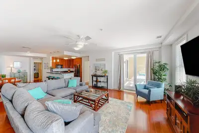 Image de Beachfront condo with balcony, W/D, 3 outdoor pools, gym & Ac