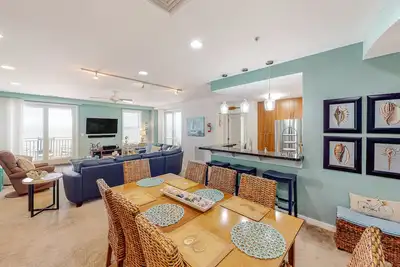 Image de Inviting & well-equipped beachfront condo with balcony, 3 pools, gym & Ac