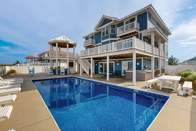 Image de Unwind in Coastal Elegance, Luxurious Oceanfront Retreat