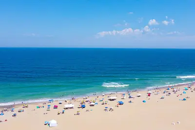 Image de Oceanfront condo with amazing views, balcony, fast WiFi & on-site pool\/gym