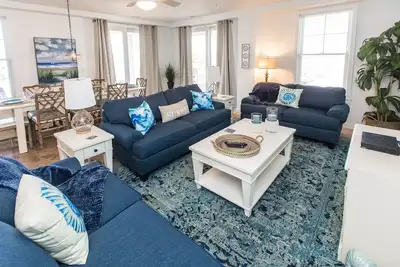 Image de Bayside corner condo with W/D, incredible views, outdoor pool & gym