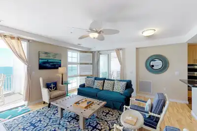 Image de Oceanfront, 2-story penthouse with 3 balconies, 3 pools & 2 gyms