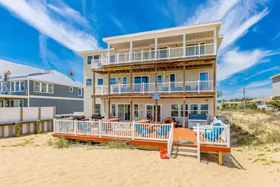 Image de Lovely house near Sandbridge Beach -  decks with stunning ocean views & hot tub