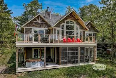Image de Beautiful 4 bed 3 bath cottage on Loon Lake! Hot Tub! Sw Exposure!