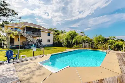 Image de Tranquil home steps from the water w/private pool, WiFi, private washer/dryer