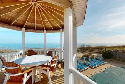 Image de Oceanfront home w\/gym, private indoor\/outdoor pools & hot tub, WiFi, central Ac