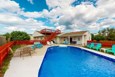 Image de Dog-friendly home w/private pool and washer/dryer, WiFi, central Ac, patio, deck