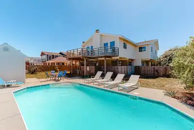 Image de Dog-friendly home with private pool, fenced yard, ocean view, nice deck & WiFi