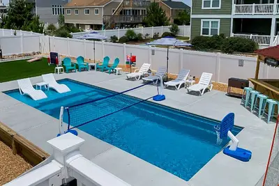 Image de Oceanside home steps from the beach w/private pool, central Ac, balcony, & deck
