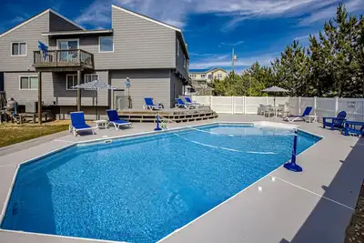 Image de Bright and comfortable home steps from beach w/private pool, WiFi, & central Ac