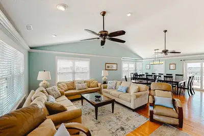 Image de Luxury beach home w/private pool and hot tub, cabana, elevator, & beach access