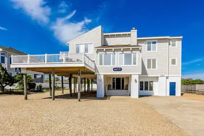 Image de Lovely, contemporary home w/private pool/hot tub, easy beach access, central Ac
