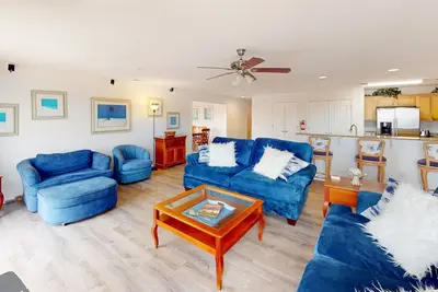 Image de Beautiful home close to the Atlantic w/shared pool, private washer/dryer, WiFi