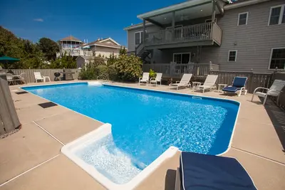 Image de Peaceful oceanside home steps from beach with private pool & Ac