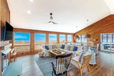 Image de Nautical Dream, redecorated oceanfront home with incredible views and decks