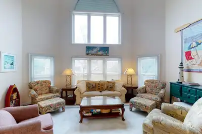 Image de Dog-friendly home w/private pool, washer/dryer, central Ac, patio, & deck