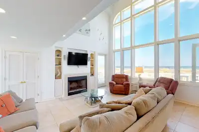 Image de Amazing beachfront house w/private washer/dryer, WiFi, central Ac, Ping-Pong
