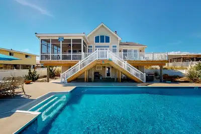 Image de Fantastic oceanfront home w/private pool & hot tub, WiFi, central Ac, & deck