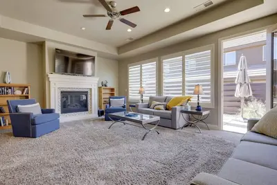 Image de Sleek Home: Patio, Gas Grill & Access to Pool