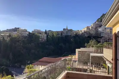 Image de Appartement de vacances Multifonctionnel équipé d'accessoires au milieu