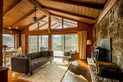 Image de New Mid Century Expansive Hillside 4-bed nature retreat on 100+ acres