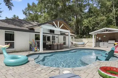 Image de Luxury Bayou Experience - secluded pool in Ocean Springs!