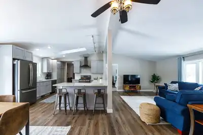 Image de Beautifully updated home in Egg Harbor- Dog Friendly with Fully Fenced in yard!