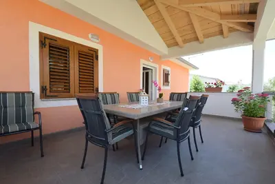 Image de Appartement de deux chambres avec la terrasse et la vue sur le mer Cizici, Krk (A-19375-b)