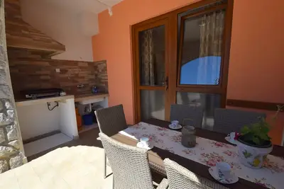 Image de Appartement de deux chambres avec la terrasse Cizici, Krk (A-19375-c)