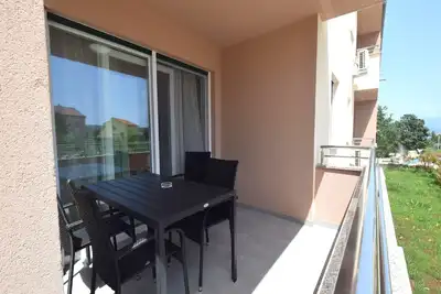Image de Appartement de deux chambres avec la terrasse Cizici, Krk (A-19405-d)