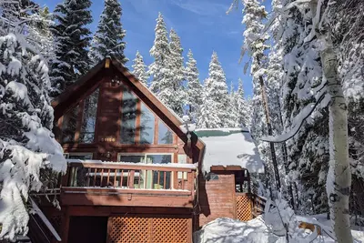 Image de Four seasons Mountain Chalet close to ski resorts