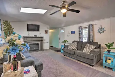 Image de Houghton Lake Area Home w/ Fire Pit & Yard!