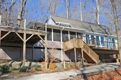 Image de Lake Front Home on beautiful Norris Lake with Covered Dock