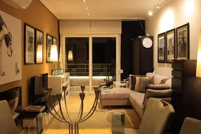 Image de Appartement de 2 chambres en front de mer avec piscine, balcon, climatisation et Wi-Fi.