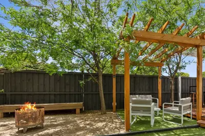 Image de Fully refurbished gorgeous home, central location, 2 bathroom & outdoor fire pit
